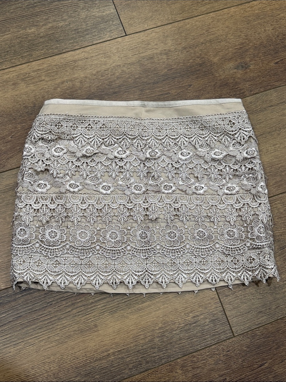 Sans Souci Beige Lace Mini Skirt. Size XS